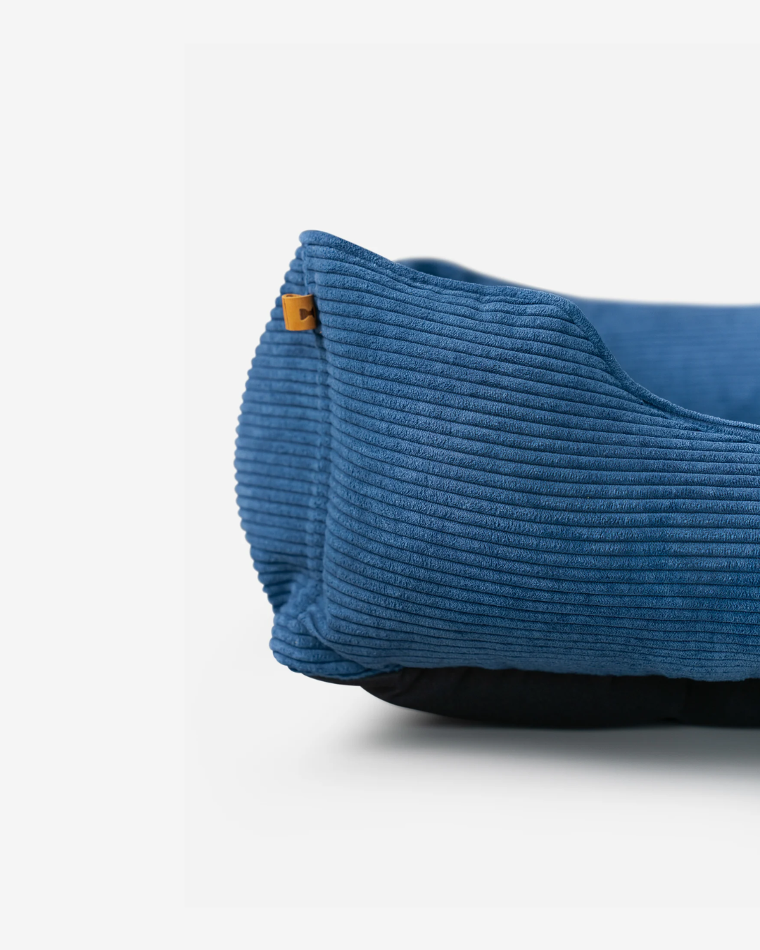 Chester & Lee | Fancy Corduroy Sleeper Dog Bed